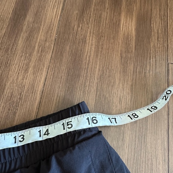 Tentree Women's Recycled Polyester Sport Shorts InMotion Short black size large - Picture 8 of 10